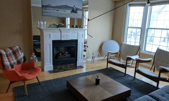 Saskatoon Downtown Casa | Luxurious Large 3 Bedroom House in Varsity View