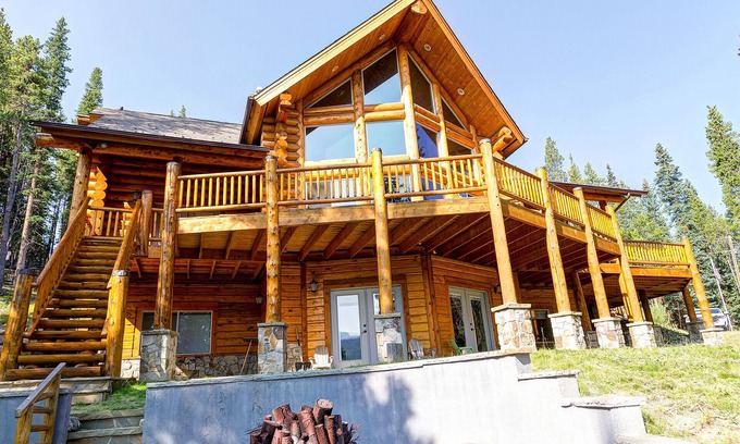 Breckenridge Casa | Lujosa cabaña de madera a cinco minutos de las pistas de esquí de Breckenridge: ¡4 Master Suites!