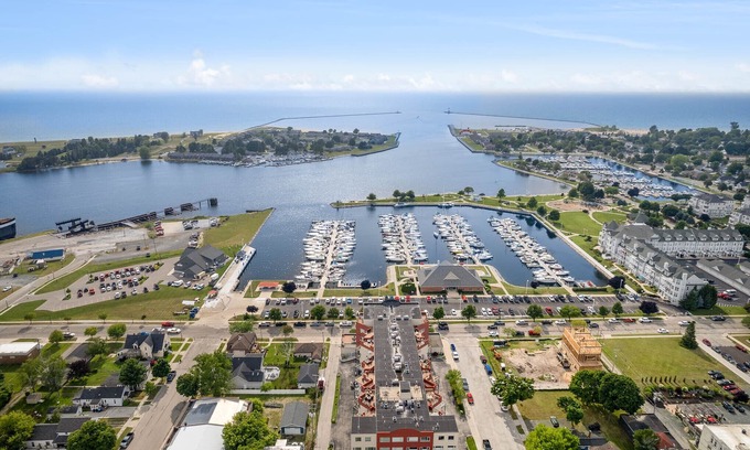 Ludington Condominio | Luxurious Ludington Condo