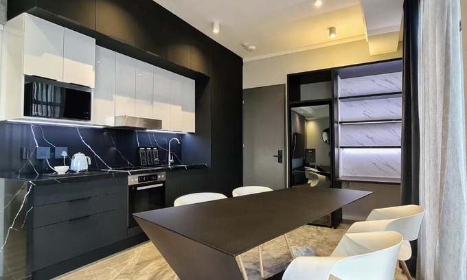 Menlyn Apartamento | Luxurious Menlyn Maine 1 Bedroom on 12th Floor with Stunning Views & No Load Shedding