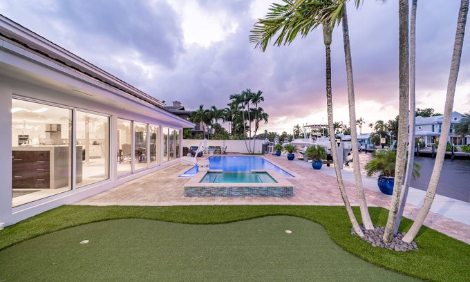 Coral Ridge Casa | Luxurious, Modern House with Waterfront Pool & Spa