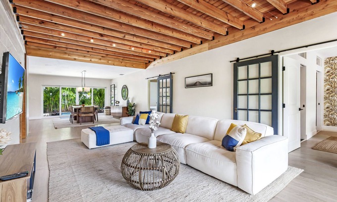 Surfside Villa | Luxurious, Modern 4BR / 3BA Surfside Villa W/Pool