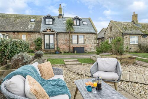 Boulmer Casa | Luxurious & modern on-the-beach family retreat