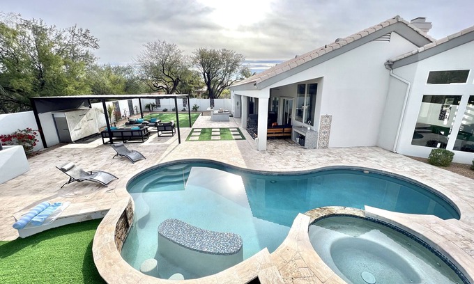 Central Scottsdale Casa | Luxurious Modern Playhouse with bar, heated pool /spa karaoke, sauna and games