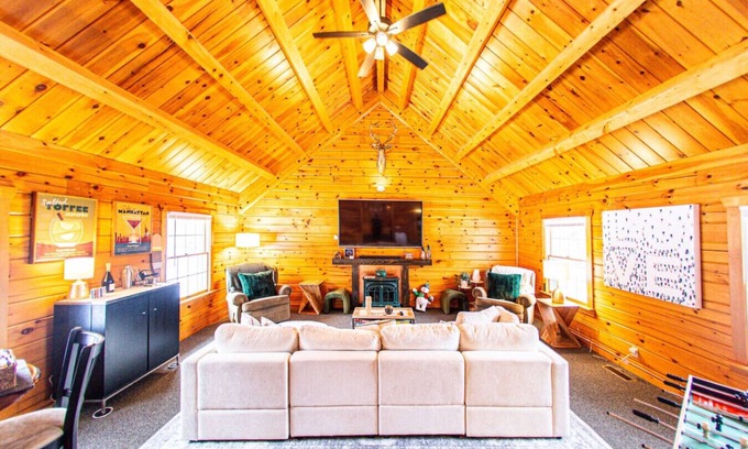 Maplecrest Apartamento | Luxurious Mountain Retreat: Sauna, Hot Tub, Fire Pit & Park