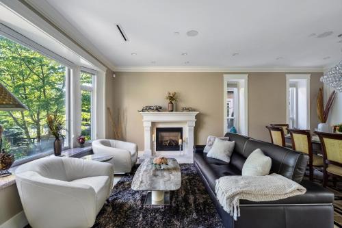 Arbutus Ridge Casa | Luxurious Multi-Family Home in Vancouver West, 10 Mins Downtown