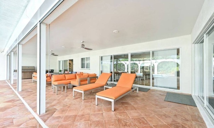 Palm River Estates Casa | Luxurious Naples Home. Heated Pool. Mins to Beach.