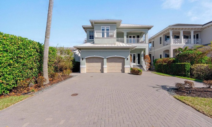 Pelican Bay Casa | Luxurious Naples Home w/pool & 5min walk to beach