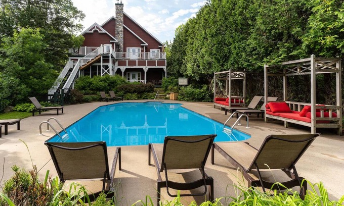 Mauricie Casa | Luxurious Nature Retreat | Scenic Haven Surrounded by Soothing Outdoor