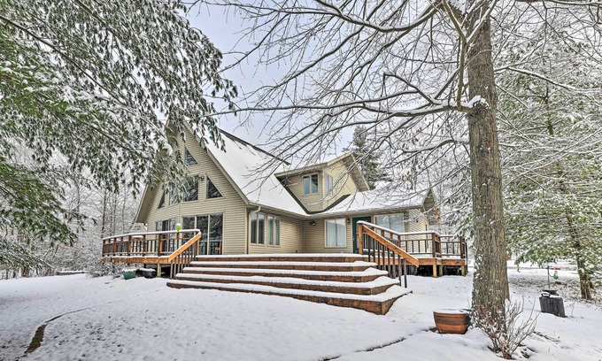 Neillsville Casa | Luxurious Neillsville Retreat on Lake Arbutus