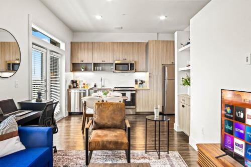West Oak Hill Apartamento | Luxurious New Unit 1Bd1Ba Pool Golf Sim