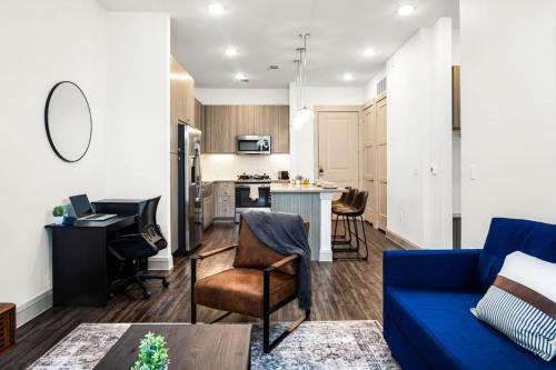 West Oak Hill Apartamento | Luxurious New Unit 1Bd1BaPool, Golf Sim