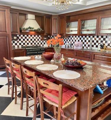 Yavory Apartamento | Luxurious Oasis: Exquisite Apartment with Garden, Terrace, and Stylish Amenities