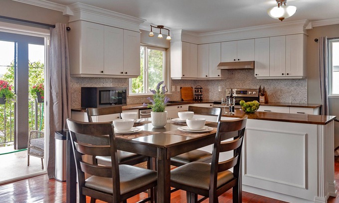 Victoria Casa | Lujosa suite con vista olímpica, 1400 pies cuadrados + balcón