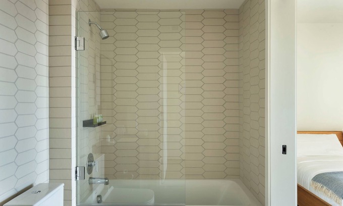 Pleasant Plains Apartamento | Luxurious One-Bedroom in Shaw’s Trendiest Neighborhood with Exclusive Amenities