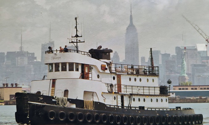 Staten Island Alquiler De Eote | Luxurious one of a kind Tugboat/yacht, NYC, Sleeps 12, unique experience,