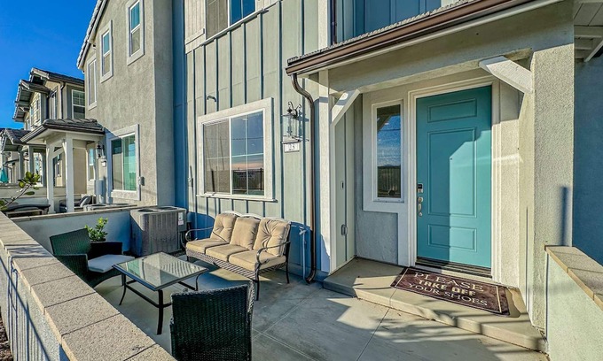 Ontario Apartamento | Luxurious Ontario Townhouse Ideal Family Retreat