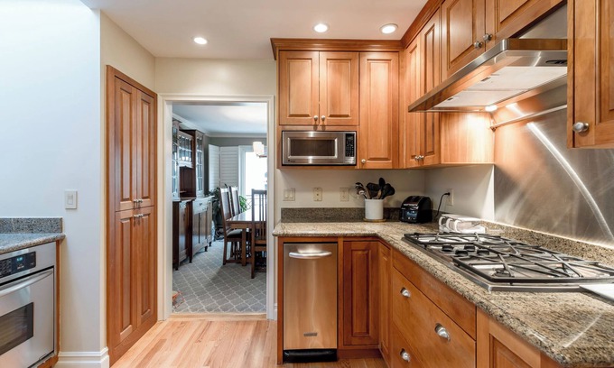 Polk Gulch Condominio | Luxurious Pacific Heights Retreat with Rooftop Deck