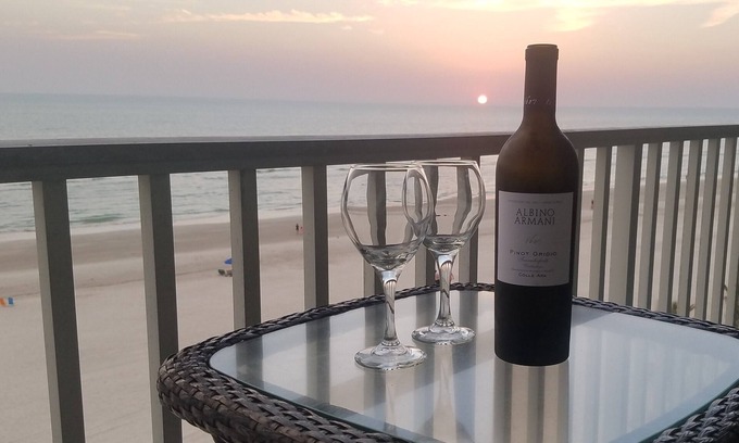 Redington Shores Condominio | Lujoso Penthouse Oasis - Frente a la playa / Frente al mar - ¡2 lugares de estacionamiento!