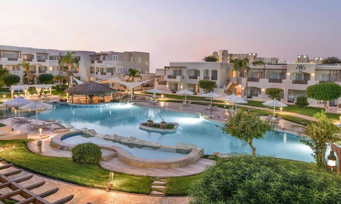 Al Mamsha El Seyahi Hotel | Luxurious Pool-View Room Perfect for Romantic Red Sea Retreats - with Spa