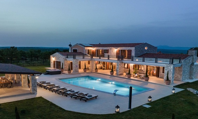 Hrboki Villa | Luxurious poolside villa on spacious estate