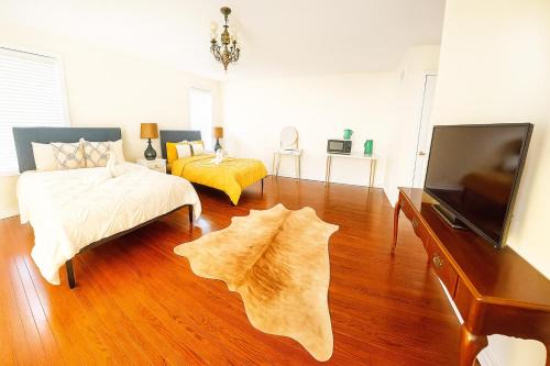 Markham Casa | luxurious Private Master bedroom