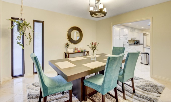 Rancho Oakey Casa | Luxurious & Private | Mins to Strip, Pool, HotTub