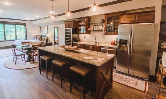 Green Hills Apartamento | Luxurious Private Studio, 10 min to downtown