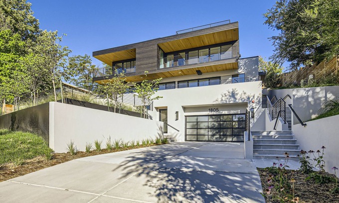 Whittier Apartamento | Luxurious Rental with Ideal Downtown Proximity - Stroll to Pearl Street and CU.