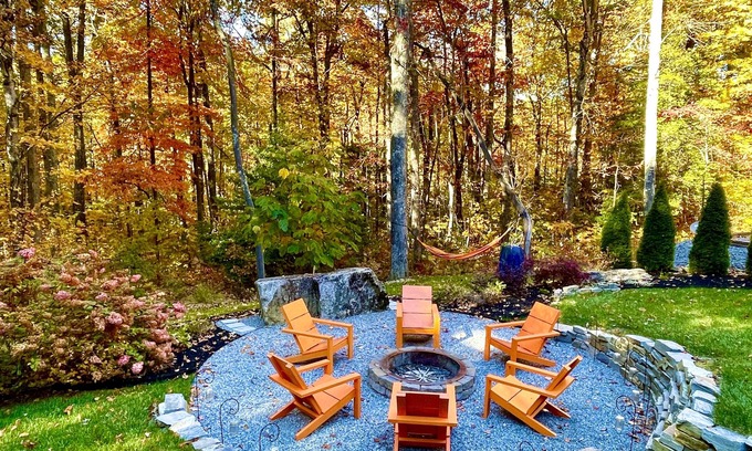 Hendersonville Apartamento | Luxurious Retreat w/Hot Tub by DuPont; mins to Pisgah, Brevard & Hendersonville