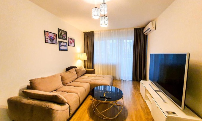 Popesti-Leordeni Apartamento | Luxurious Retreat 1BR Apartment with Netflix, Private Parking and self check in
