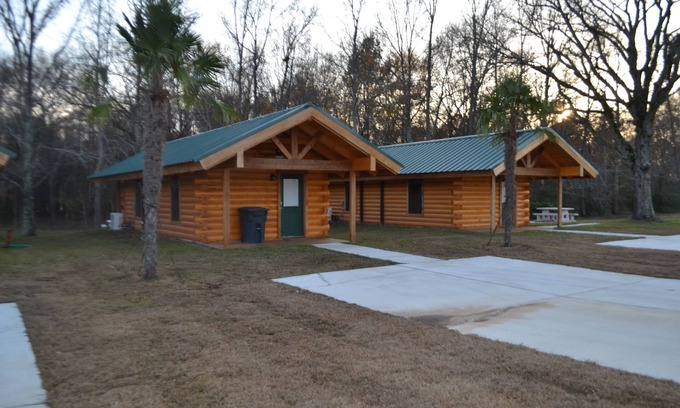 Shreveport Cabina | Lujosa cabaña romántica al norte de Shreveport