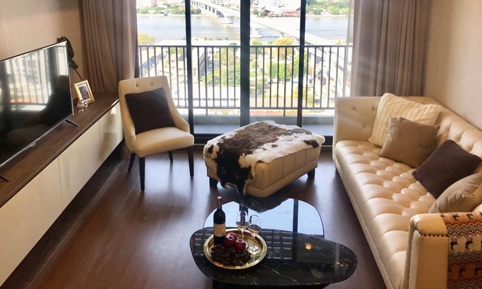 Bang Sue Condominio | Habitación de lujo con vista al río + 1min Skytrain + Wifi Lugar completo para 4-5 personas.