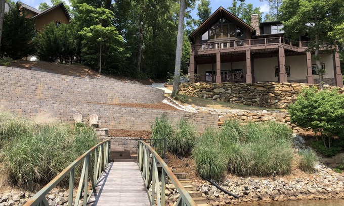 Six Mile Casa | Lujoso Rustic Log Home, con excelentes vistas de agua y puestas de sol!
