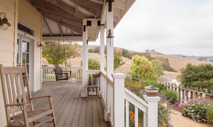 Martinez Casa | Luxurious San Francisco Bay Area Hills Retreat