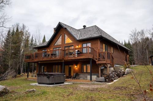 Saint-Faustin-Lac-Carre Chalet De Esquí | Luxurious Scandinavian Golf Chalet with Private Spa