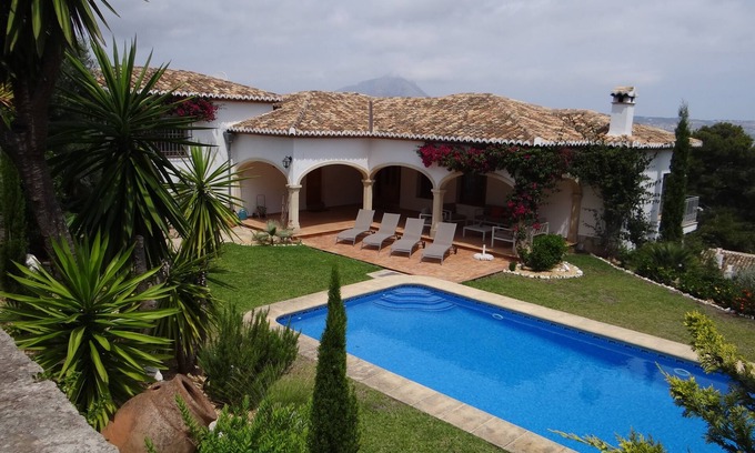 Javea Villa | VILLA DE LUJO CON VISTAS AL MAR EN EL TOSALET