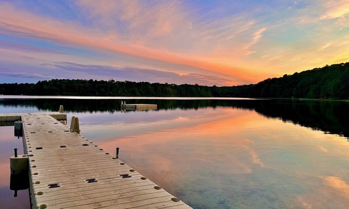 Sandwich Casa | Luxurious Seaside Serenity Walk to Lake with Beach for SUP, Kayak, Swim
