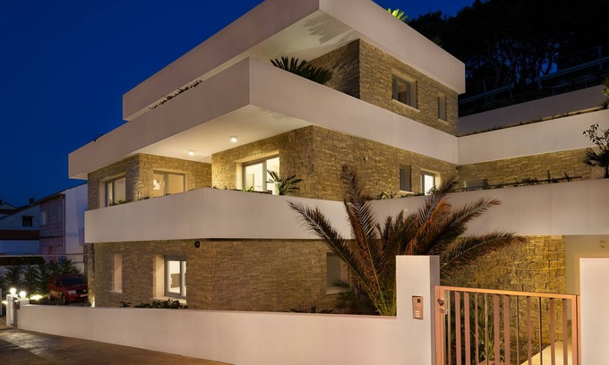 Pucisca Villa | Villa de lujo; piscina privada climatizada, jacuzzi, gimnasio, vistas increíbles, perfecto para compartir