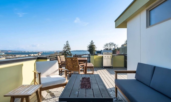 Interbay Casa | This house is a 0 bedroom(s), 3.5 bathrooms, located in Seattle, WA.