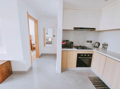 Kilimani Apartamento | Luxurious Serene 1 bedroom in Lavington with green & City views!