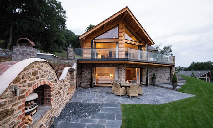 Montgomery Casa | Luxurious six star countryside retreat sleeping 6. Pet friendly with a hot tub and sauna.
