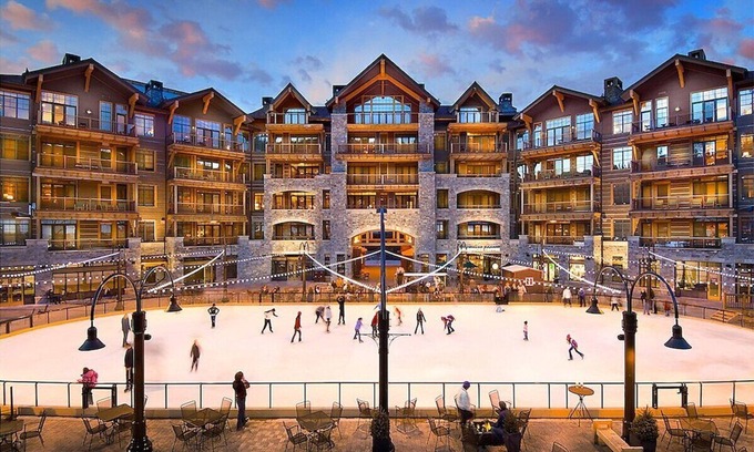 Truckee Villa | Luxurious ski apart/hotel with ski-in/ski-out access.