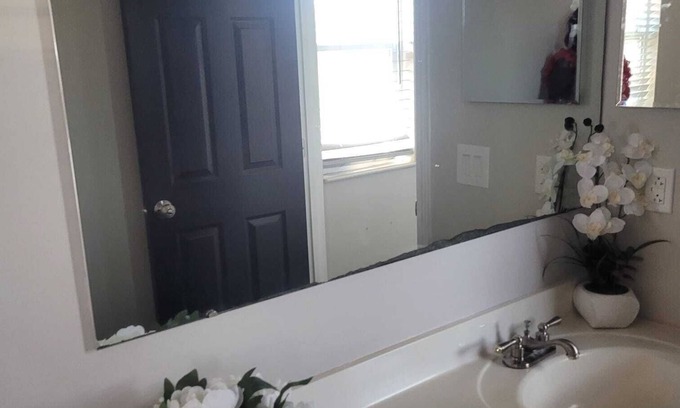 Summit Station Casa | Luxurious, Spacious, 6-bedroom house with WiFi and AC in charming Columbus
