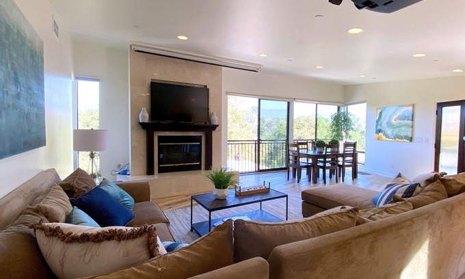 South Arroyo Casa | Luxurious Spacious Hillside Retreat with AMAZING Views