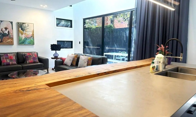 New Farm Casa | Luxurious spacious house-pool, bath & park 3 cars