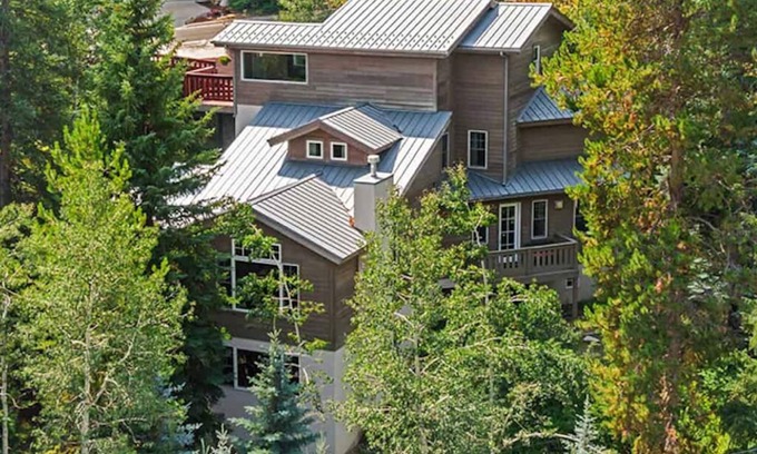 Vail Casa | Luxurious Spacious Tri-Level Vail Mountain Home