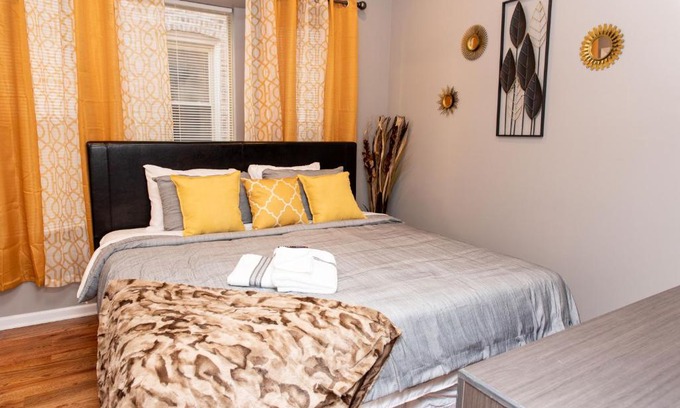 Grand Boulevard Apartamento | Luxurious Stay at Modern Apartment with Self Check-in Mins Frm Downtown