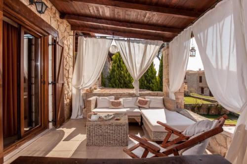Siviri Casa | Luxurious Stone House