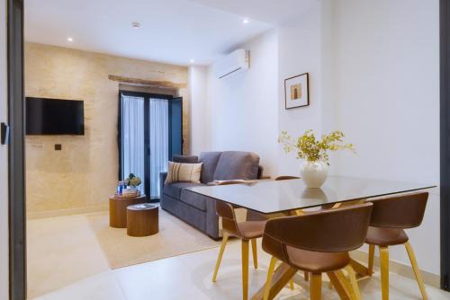 San Bartolome Apartamento | Luxurious Studio overlooking Casa Pilatos